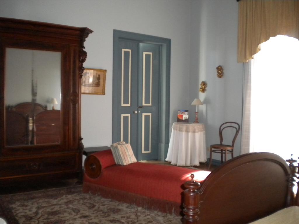トーレス・ノーヴァス Casa Dos Vargos Bed & Breakfast エクステリア 写真